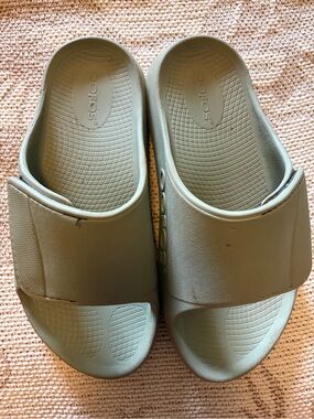 Ofos Women’s Slide Sandals in Sage Green